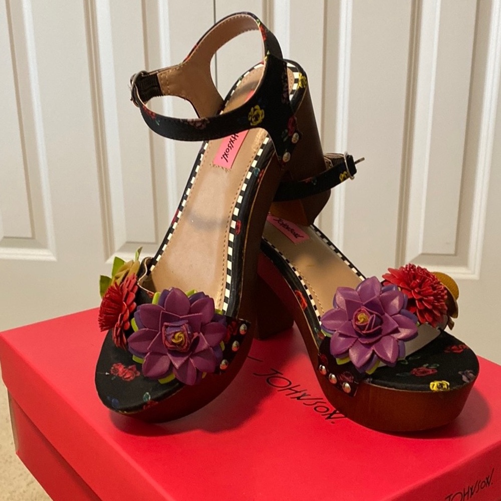 Betsey Johnson Floral Thick Heel Sandals - Worn Once - Excellent w/ Original Box